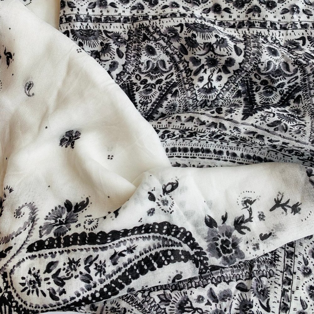 NWT American Eagle Outfitters oversized scarf B&W